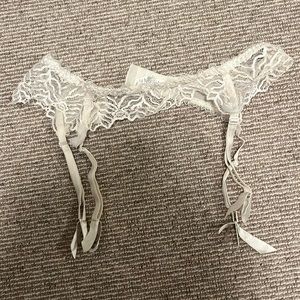 Gorgeous white/cream garter belt